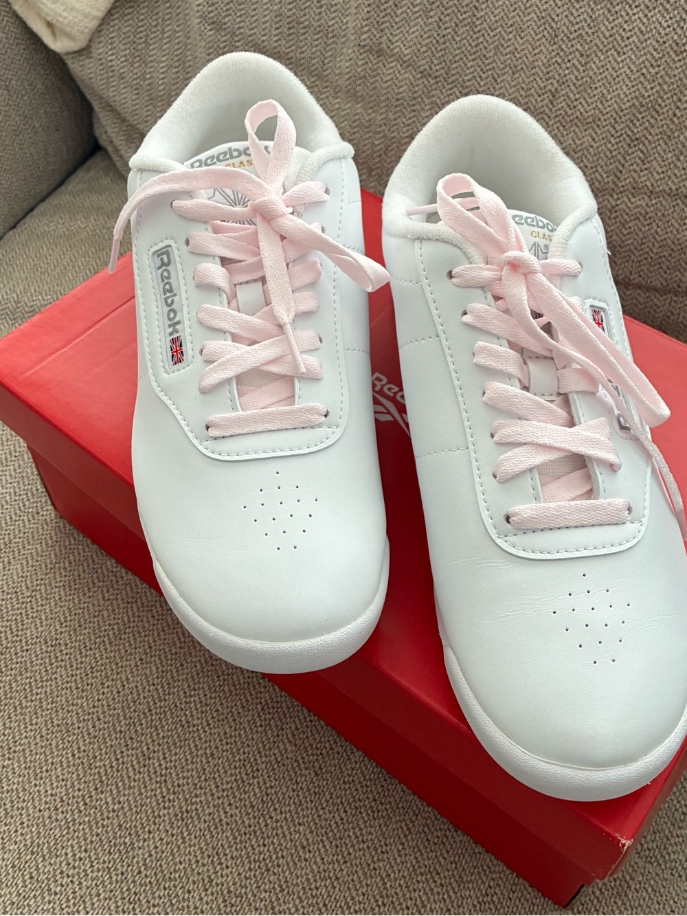 Reebok Women’s 8 Wide White Sneakers with Light Pink Laces